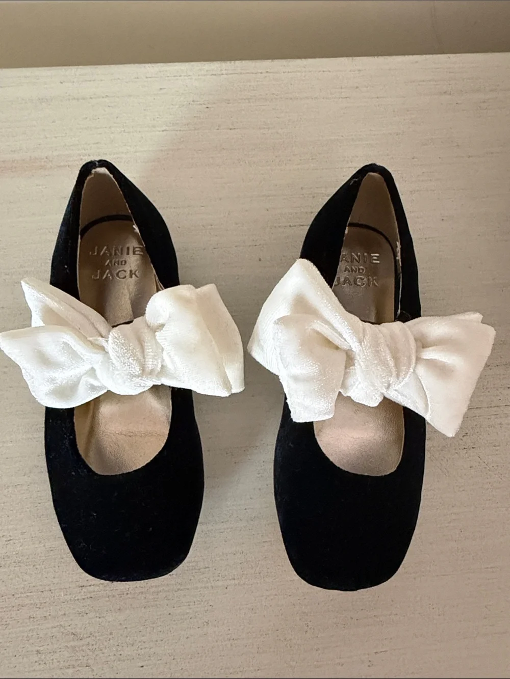 Janie and Jack Black Velvet Mary Janes with Cream Bows